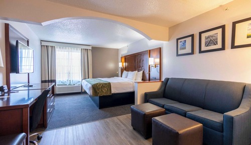 Suite, 1 King Bed, Accessible, Non Smoking