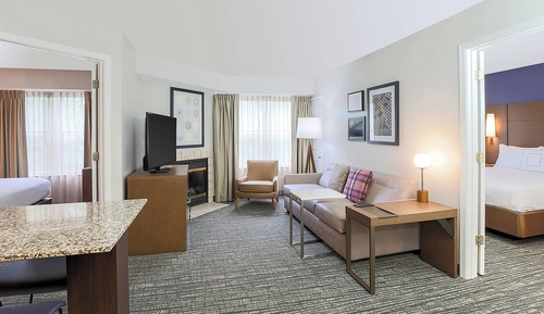 Suite, 2 Bedrooms (Mobility/Hearing Access, Roll-In Shwr)