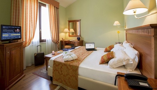 Superior Room, Hill View