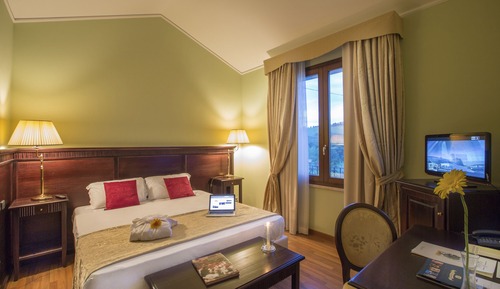 Executive Suite, Multiple Beds, 2 Bathrooms, Hill View