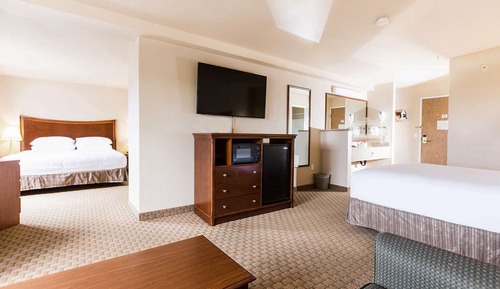 Family Suite (No Pets)