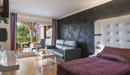 Family Room (with Spa Access)