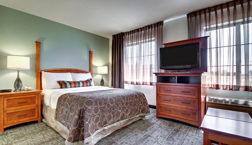 Studio Suite, 1 Queen Bed, Kitchen