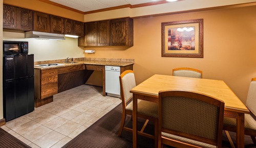 Suite, 1 King Bed, Non Smoking, Kitchenette (with Sofabed)