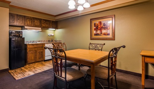 Suite, 1 King Bed, Non Smoking, Kitchenette (with Sofabed)
