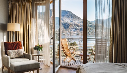 Elegant Nature Deluxe Room with Lake View