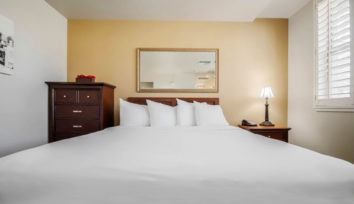 Room, 1 King Bed, Mobility Accessible