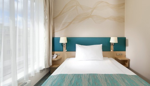 Standard Room, 1 Queen Bed