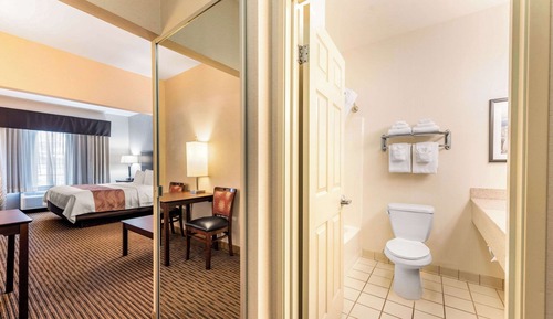 Suite, 1 Queen Bed with Sofa bed, Accessible, Non Smoking