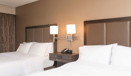 Room, 2 Queen Beds, Accessible, Bathtub
