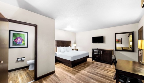 Premium Room, 1 King Bed, Non Smoking (2nd Floor, No Elevator)