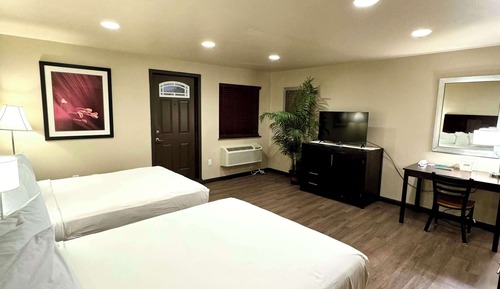 Family Suite, 2 Queen Beds (Supreme, 2nd Floor, No Elevator)