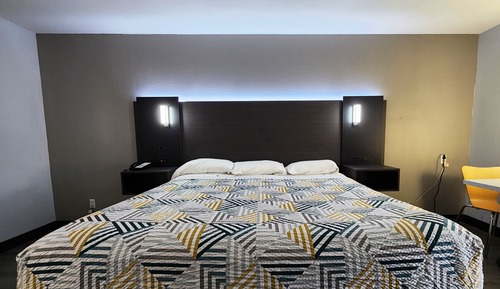 Deluxe Room, 1 King Bed, Accessible, Non Smoking