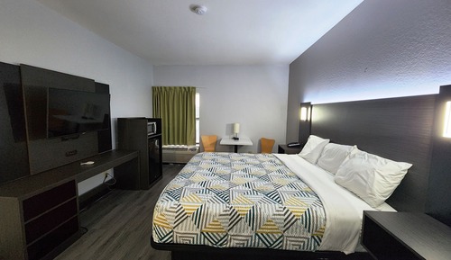 Deluxe Room, 1 King Bed, Smoking, Refrigerator & Microwave