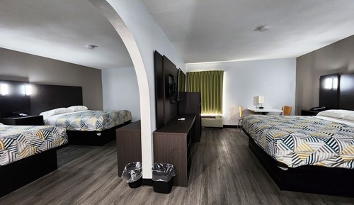 Deluxe Suite, Multiple Beds, Non Smoking, Refrigerator & Microwave