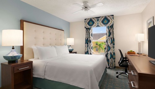 Suite, 1 King Bed, Pool View