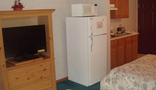 Double Room, 2 Queen Beds (no Pets)
