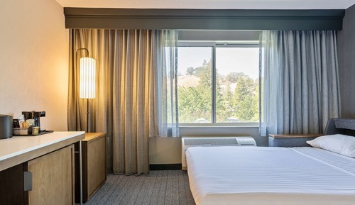 Deluxe Room, 2 Queen Beds, Accessible (Mobility Tub)