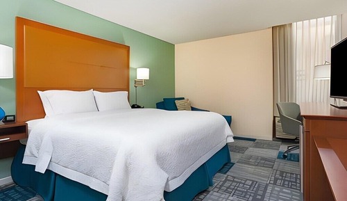 Suite, Accessible, Non Smoking (Bath tub/hearing accessible)