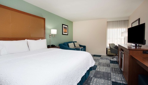 Room, 1 King Bed, Non Smoking, Refrigerator & Microwave