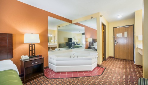 Standard King Room with Whirlpool - Non Smoking