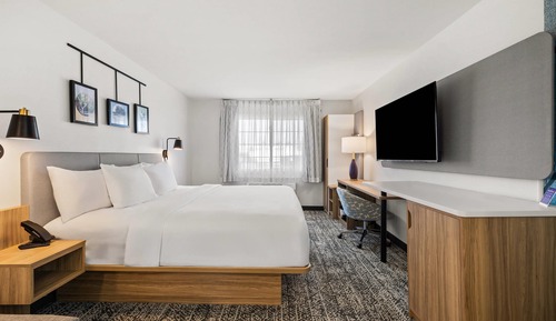 Suite, 1 King Bed with Sofa bed, Non Smoking