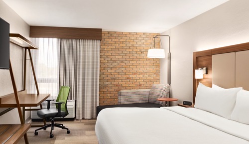 Standard Room, 1 King Bed, Accessible (Communication, Roll-In Shower)