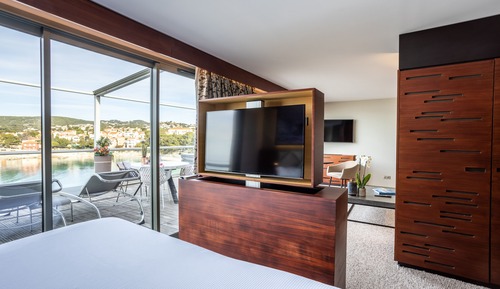 Exception, Sea View