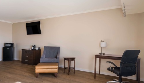 Standard Room, 1 King Bed, Non Smoking, Refrigerator & Microwave