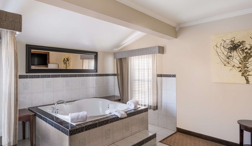 Suite, 1 King Bed, Non Smoking, Jetted Tub (Spa Tub)