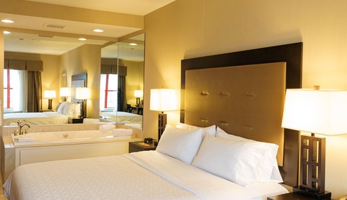 Standard Room, 1 King Bed, Jetted Tub