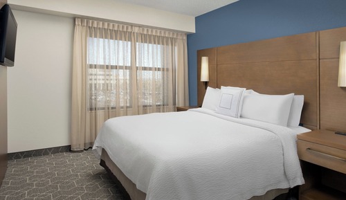 Suite, 2 Bedrooms, Fireplace (Mobility Accessible, Tub)