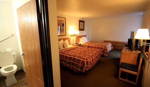 2 QUEEN BED SMOKING