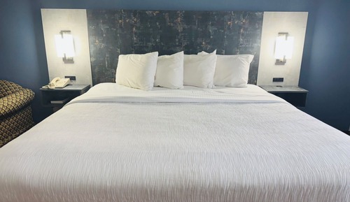 Standard Suite, 1 King Bed, Non Smoking, Jetted Tub