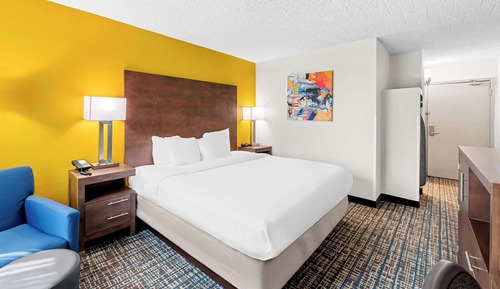 Standard Room, 1 Queen Bed, Accessible, Bathtub