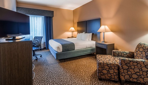 Standard Room, 1 King Bed, Accessible, Bathtub