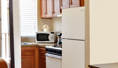 Single King Room w/ Kitchen