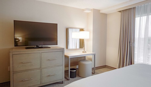 Suite, 1 King Bed, Accessible, Bathtub