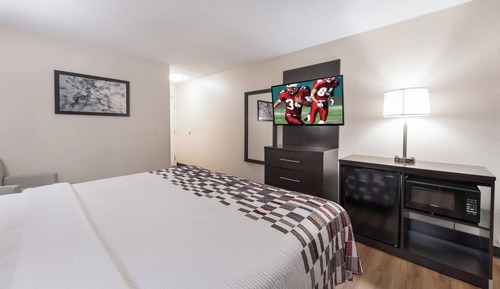 Deluxe Room, 1 Queen Bed (Smoke Free)