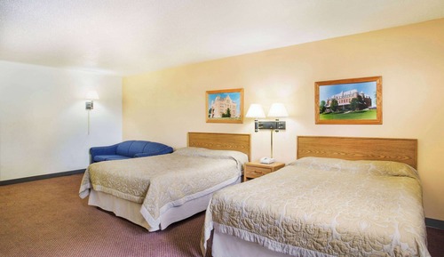 Family Suite, 2 Queen Beds, Non Smoking