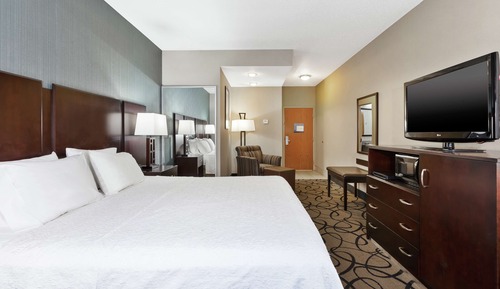 Standard Room, 1 King Bed, Refrigerator & Microwave, Ground Floor (Shower)