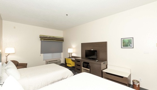 Room, 2 Queen Beds, Accessible, Non Smoking