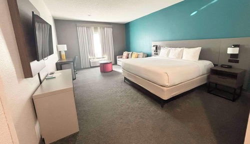 Suite, 1 King Bed, Non Smoking, Jetted Tub