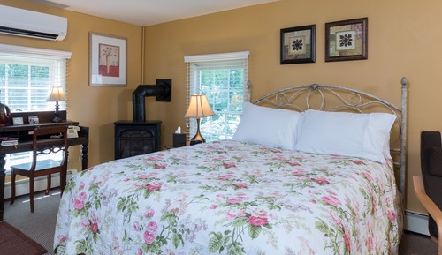 Romantic Room, 1 Queen Bed, Jetted Tub