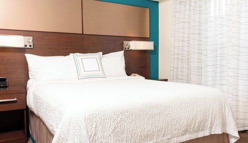 Suite, 1 Queen Bed with Sofa bed (Hearing Accessible)