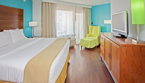 Standard Room, 1 King Bed, Roll-in Shower