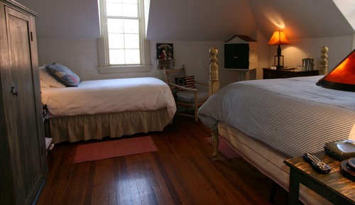 Classic Room, Multiple Beds (Yorktown)