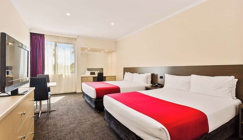 Room, 1 Queen Bed, Accessible, Non Smoking (Roll-In Shower)