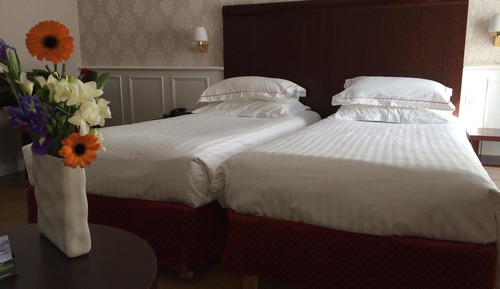 Comfort Room, 2 Twin Beds, Non Smoking (Larger Room)