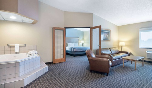 Presidential Hot Tub Suite, 1 King Bed